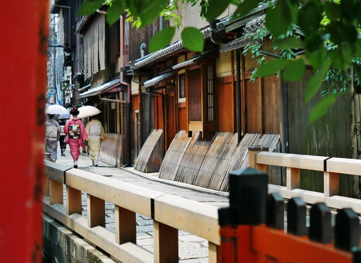 一折一筆に
和を結ぶ
京匠の手しごと